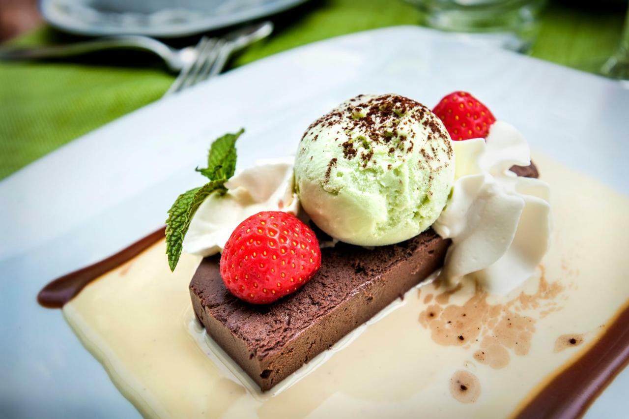 Logis Hotel Restaurant Le Mont Aigoual 메이루아이즈 외부 사진